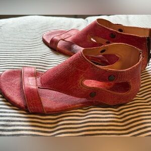 Bed Stu- Vintage Red Sandals ❤️